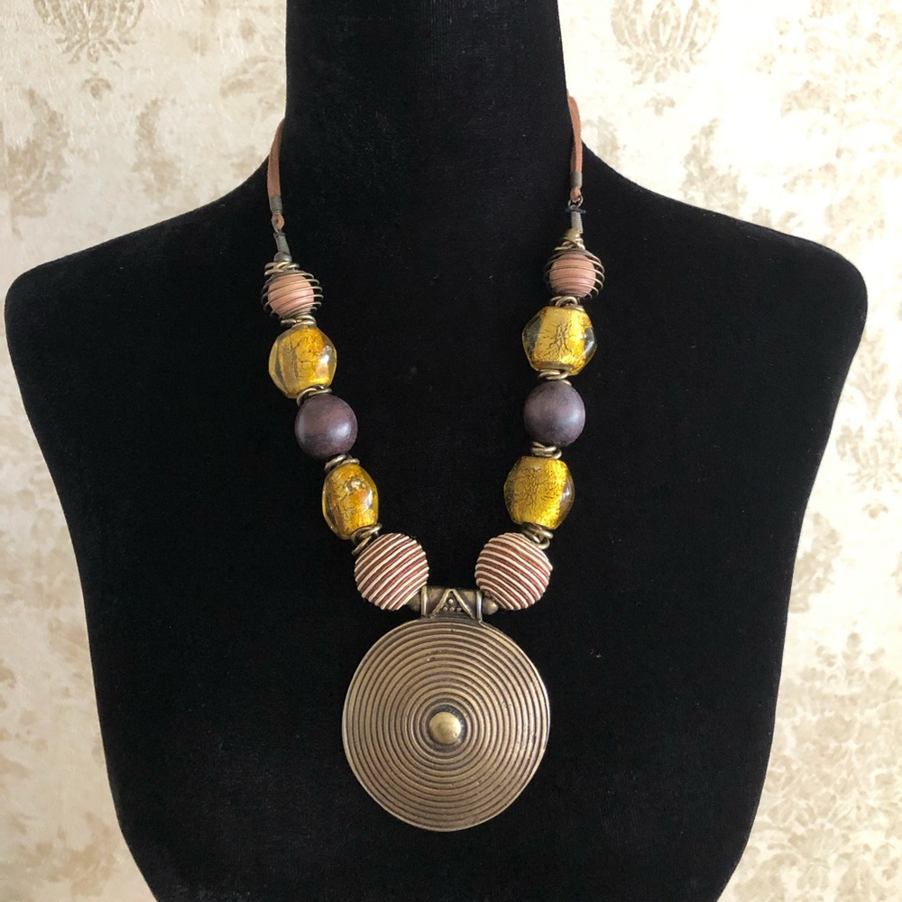 BNWT beaded fashion necklace